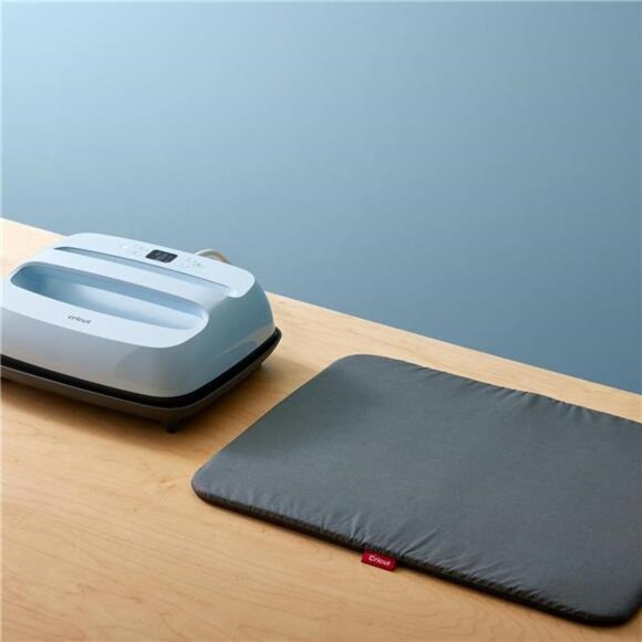 Cricut EasyPress Mat (16" x 20"), Protective Resistant Mat for Heat Press - Picture 6 of 7
